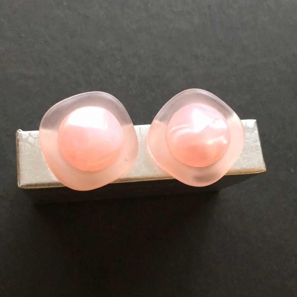 Vintage light pink clip on earrings
